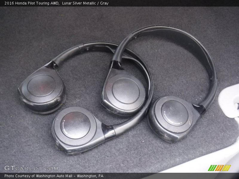 Entertainment System of 2016 Pilot Touring AWD