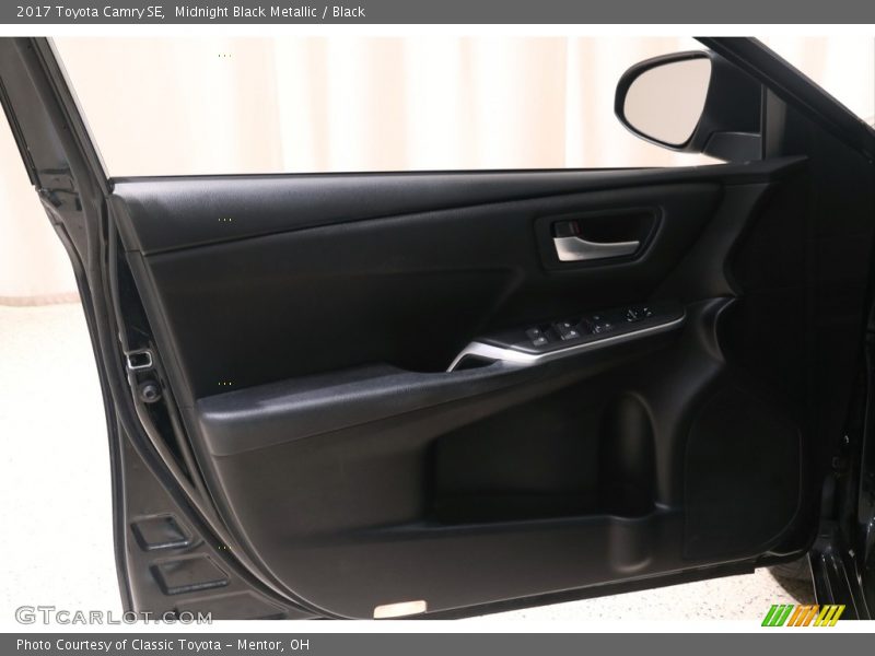 Midnight Black Metallic / Black 2017 Toyota Camry SE