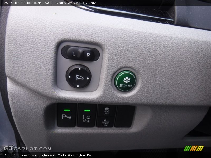 Controls of 2016 Pilot Touring AWD