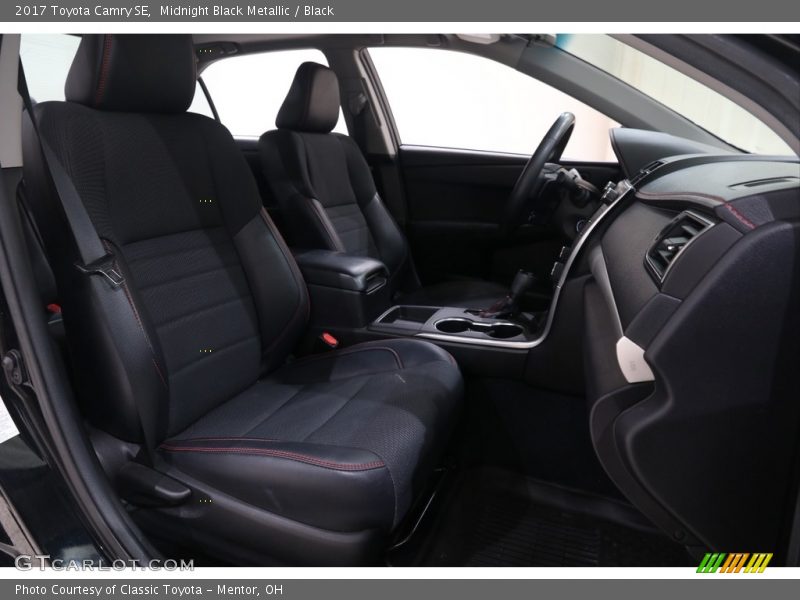 Midnight Black Metallic / Black 2017 Toyota Camry SE