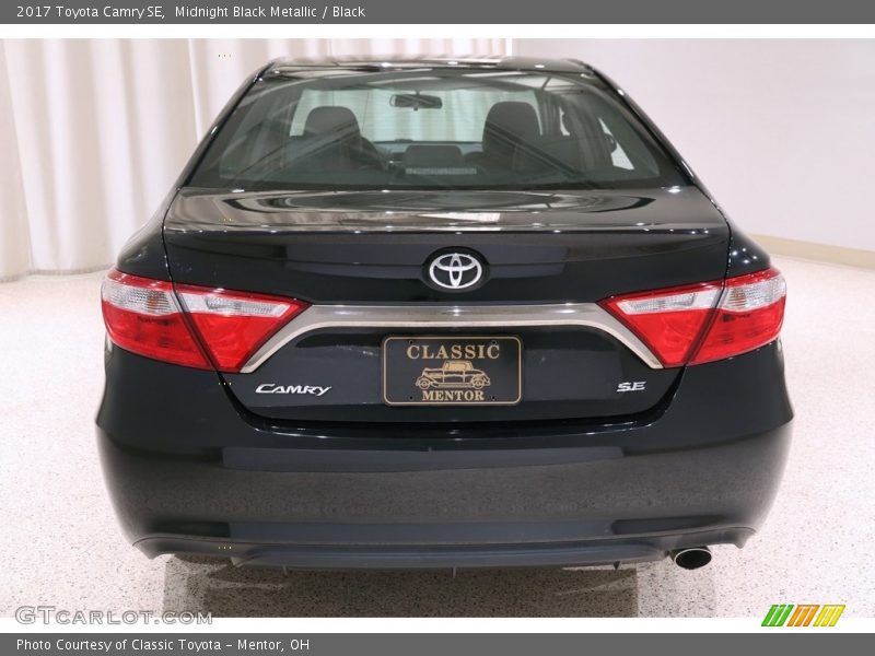 Midnight Black Metallic / Black 2017 Toyota Camry SE