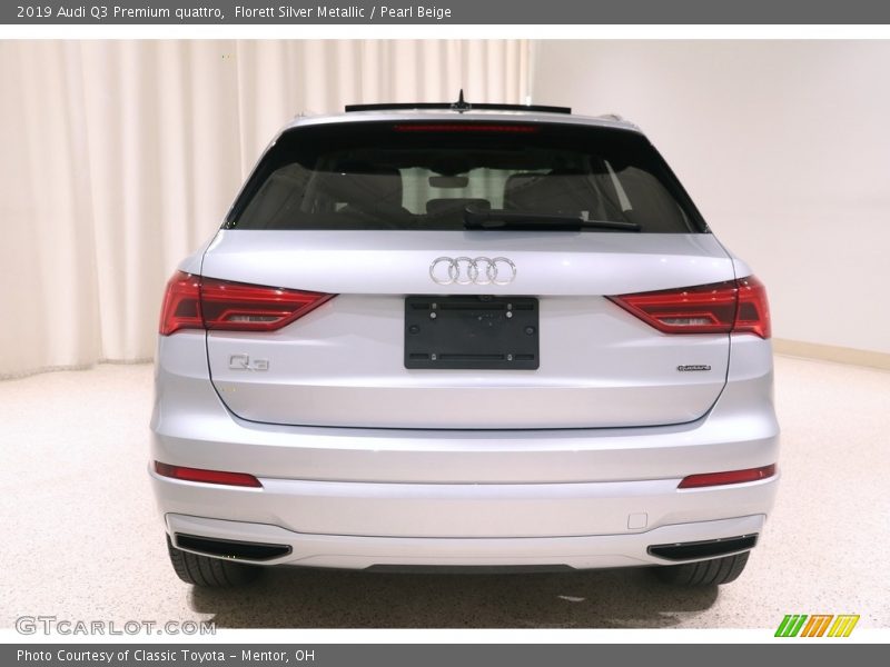 Florett Silver Metallic / Pearl Beige 2019 Audi Q3 Premium quattro