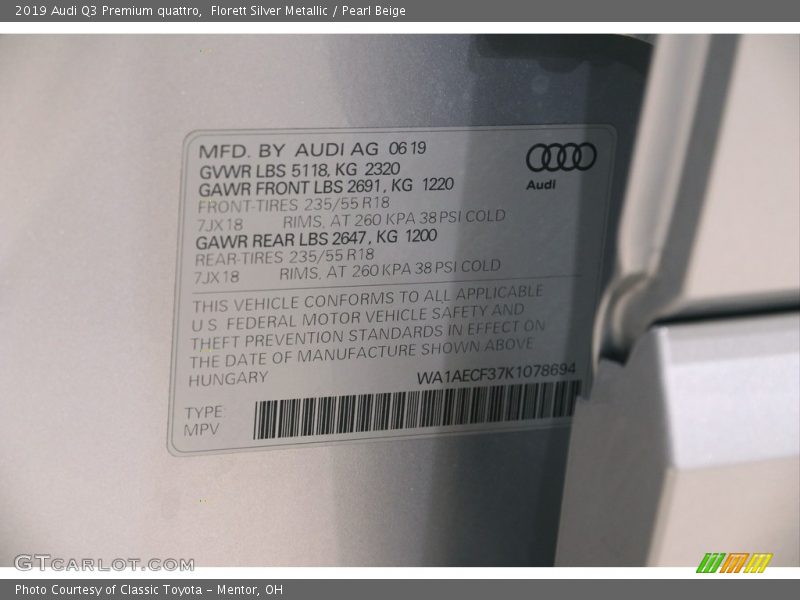 Florett Silver Metallic / Pearl Beige 2019 Audi Q3 Premium quattro