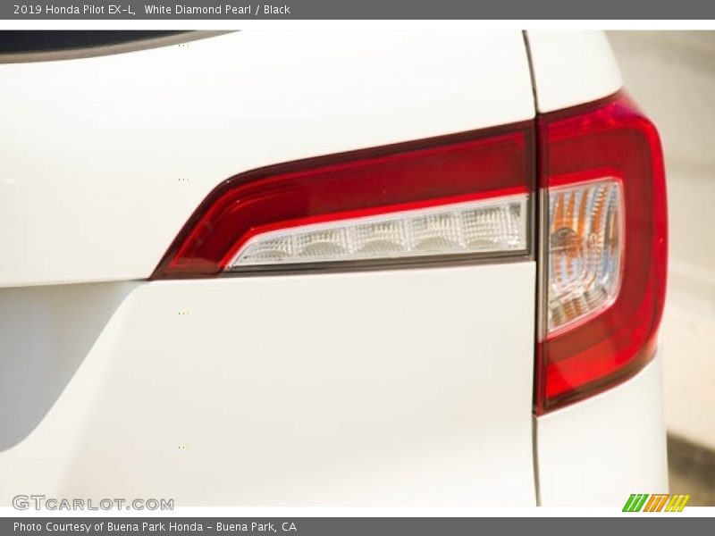 White Diamond Pearl / Black 2019 Honda Pilot EX-L