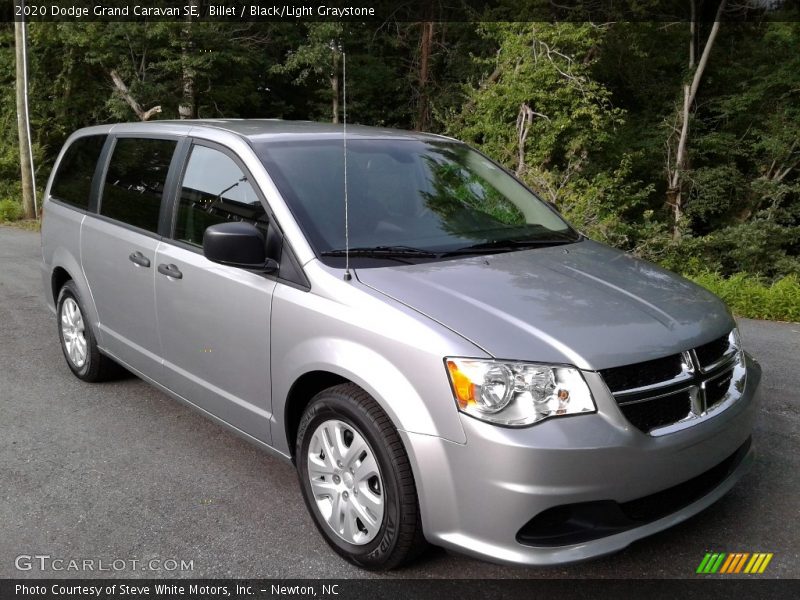 Front 3/4 View of 2020 Grand Caravan SE