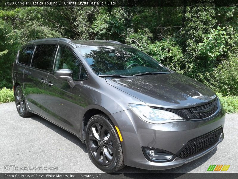Front 3/4 View of 2020 Pacifica Touring L