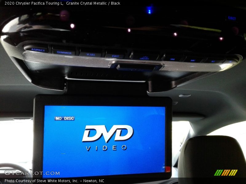 Granite Crystal Metallic / Black 2020 Chrysler Pacifica Touring L