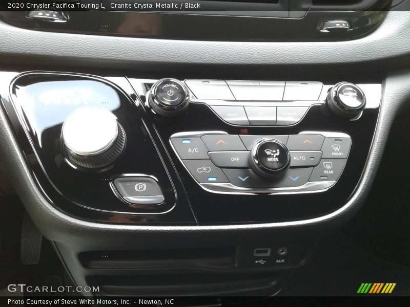 Granite Crystal Metallic / Black 2020 Chrysler Pacifica Touring L