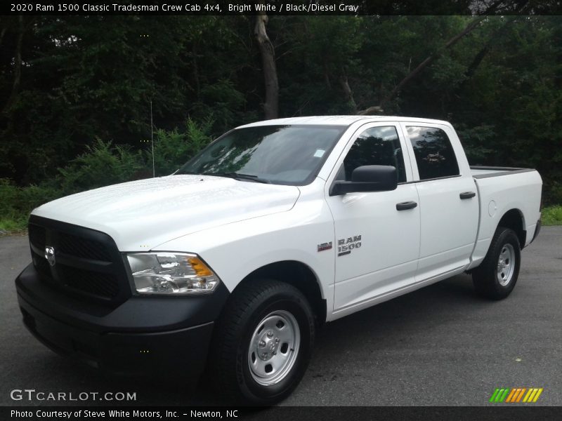 Front 3/4 View of 2020 1500 Classic Tradesman Crew Cab 4x4
