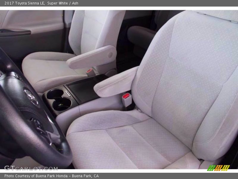 Super White / Ash 2017 Toyota Sienna LE