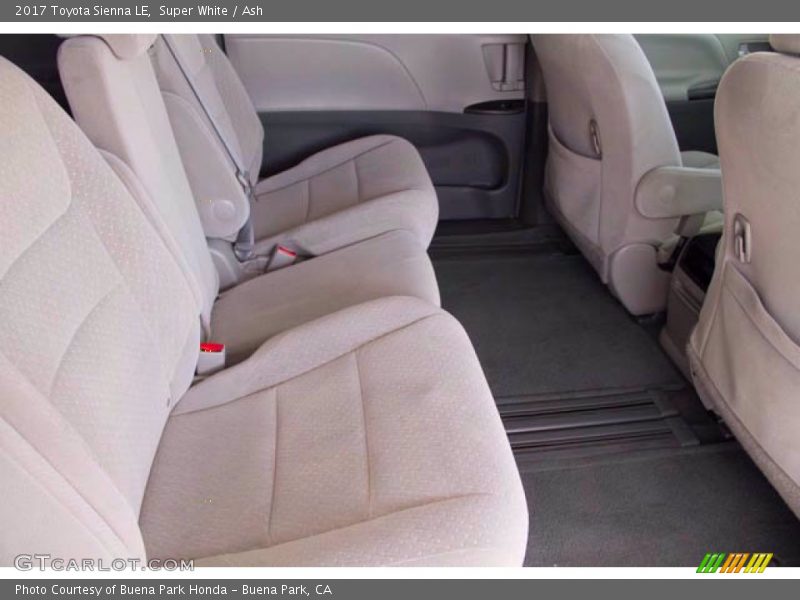 Super White / Ash 2017 Toyota Sienna LE