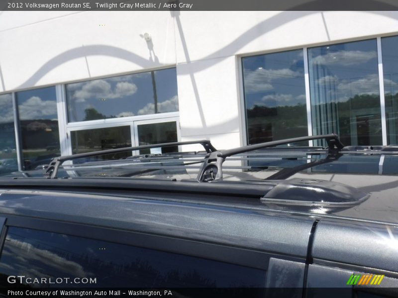 Twilight Gray Metallic / Aero Gray 2012 Volkswagen Routan SE