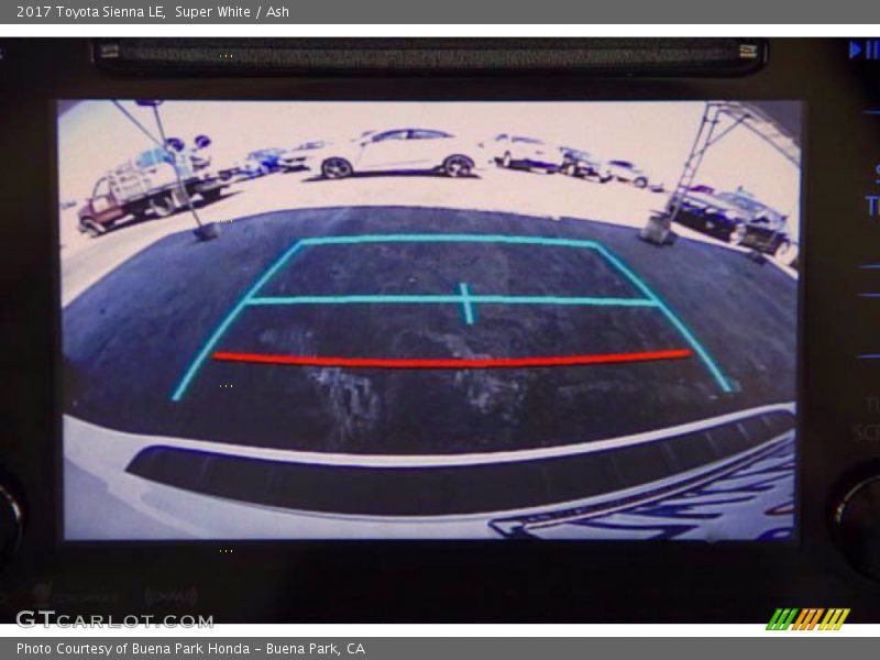 Super White / Ash 2017 Toyota Sienna LE
