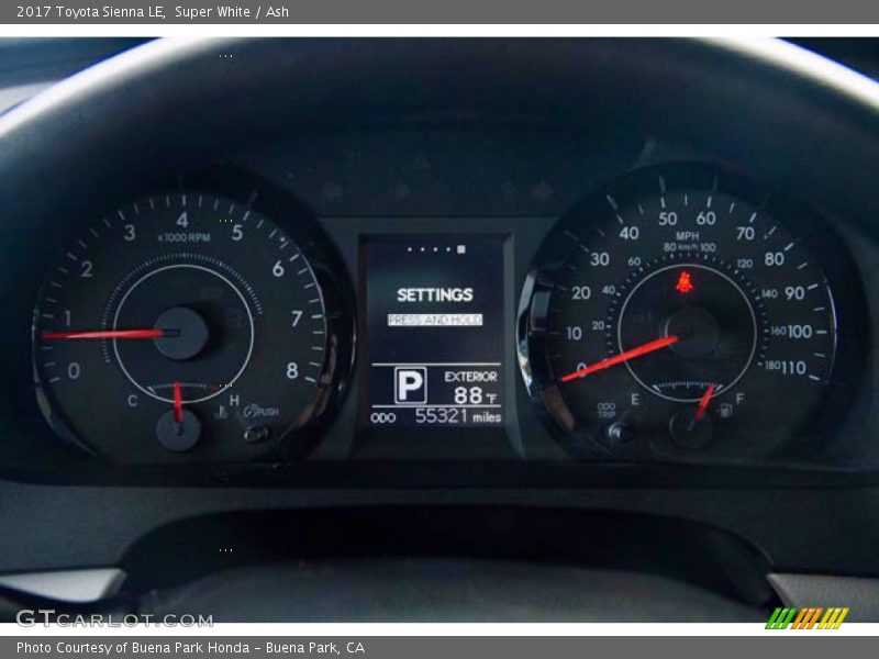 Super White / Ash 2017 Toyota Sienna LE
