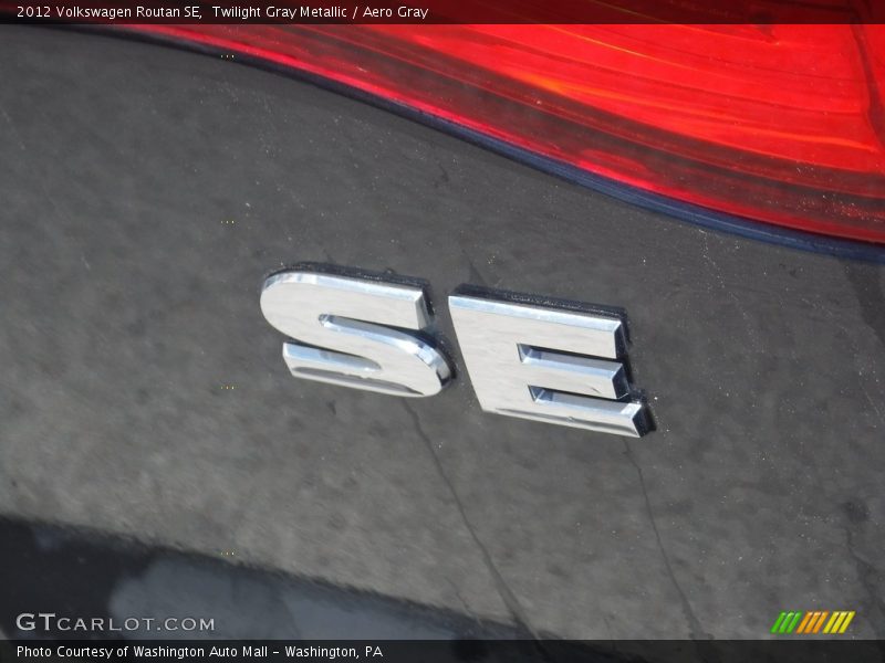 Twilight Gray Metallic / Aero Gray 2012 Volkswagen Routan SE