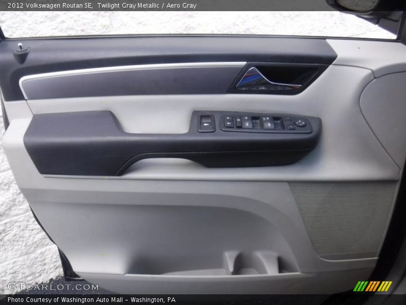 Twilight Gray Metallic / Aero Gray 2012 Volkswagen Routan SE