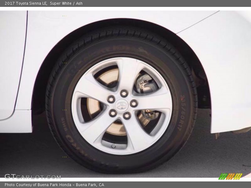 Super White / Ash 2017 Toyota Sienna LE