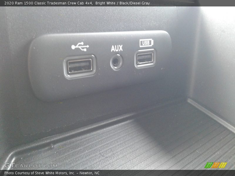 Bright White / Black/Diesel Gray 2020 Ram 1500 Classic Tradesman Crew Cab 4x4