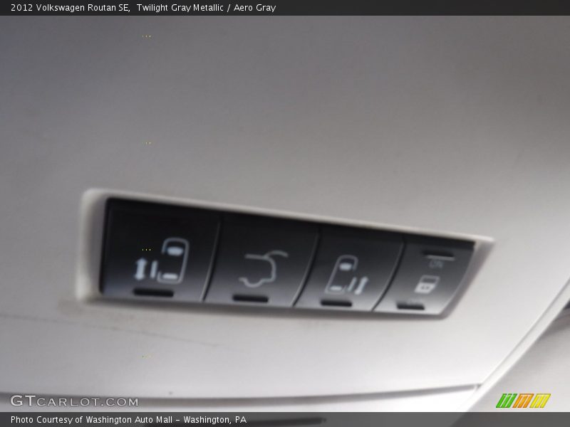 Twilight Gray Metallic / Aero Gray 2012 Volkswagen Routan SE