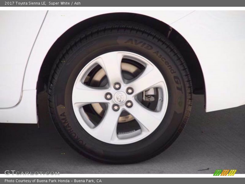 Super White / Ash 2017 Toyota Sienna LE