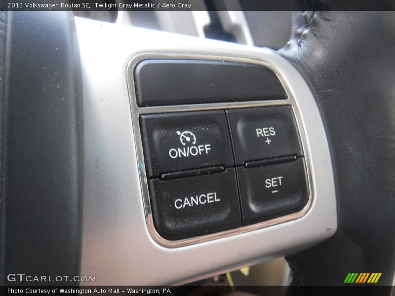 Twilight Gray Metallic / Aero Gray 2012 Volkswagen Routan SE