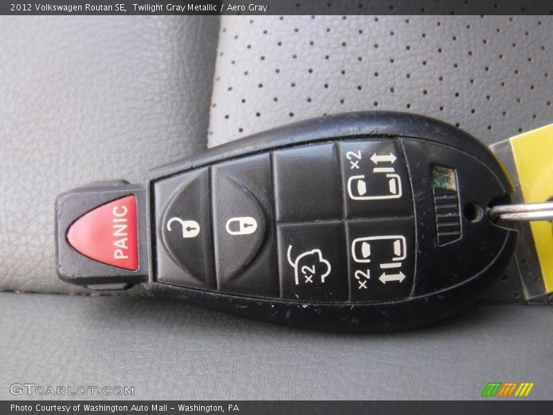Twilight Gray Metallic / Aero Gray 2012 Volkswagen Routan SE