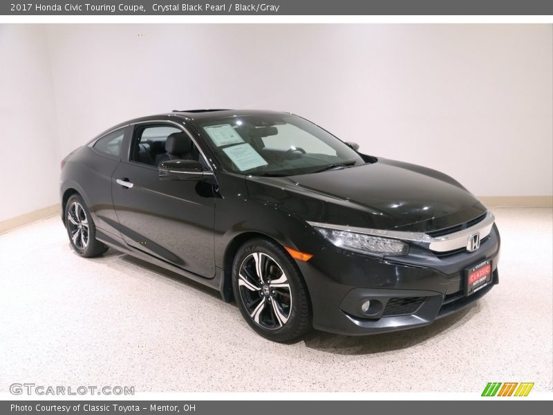 Front 3/4 View of 2017 Civic Touring Coupe