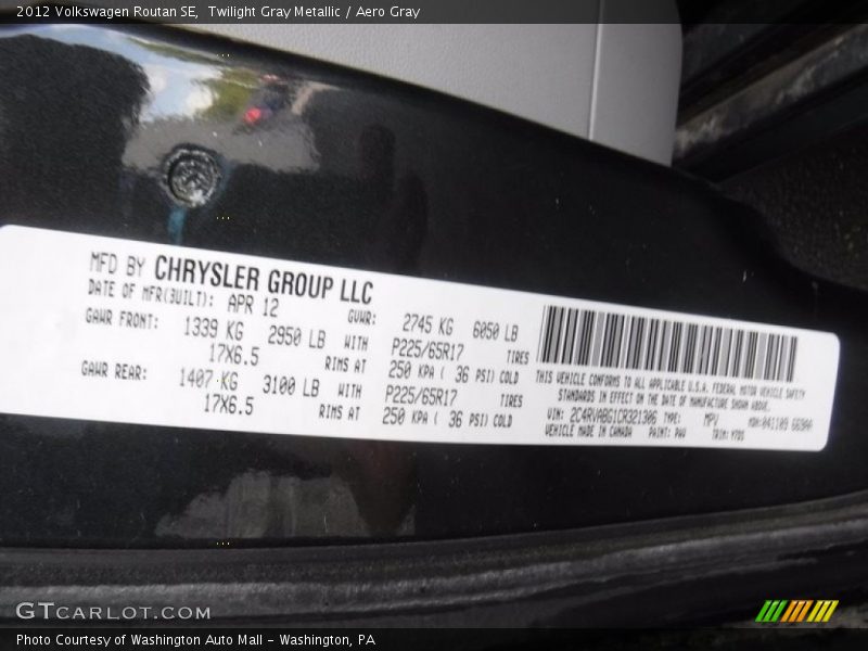 Twilight Gray Metallic / Aero Gray 2012 Volkswagen Routan SE
