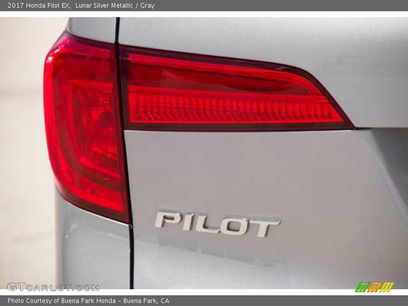 Lunar Silver Metallic / Gray 2017 Honda Pilot EX
