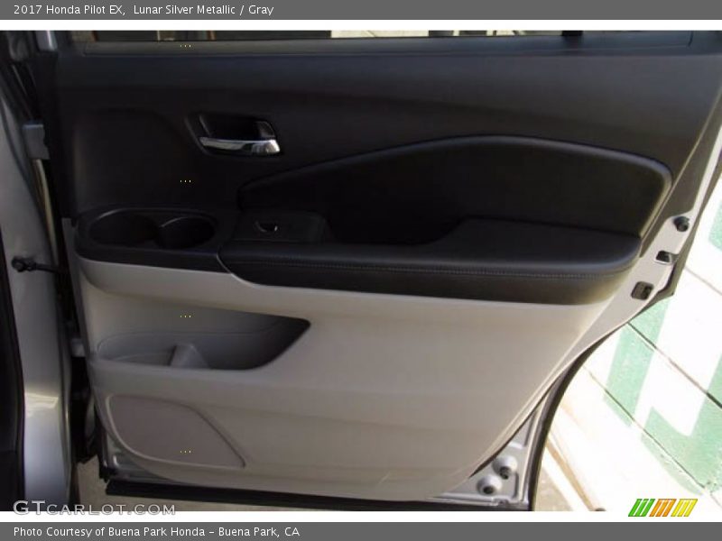Lunar Silver Metallic / Gray 2017 Honda Pilot EX