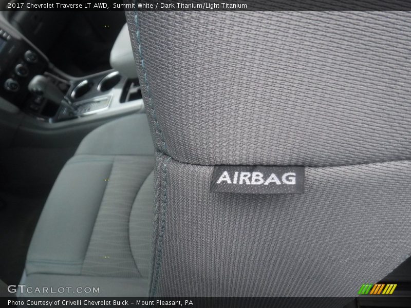 Summit White / Dark Titanium/Light Titanium 2017 Chevrolet Traverse LT AWD