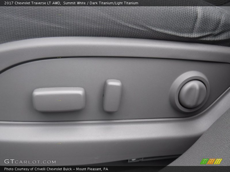 Summit White / Dark Titanium/Light Titanium 2017 Chevrolet Traverse LT AWD
