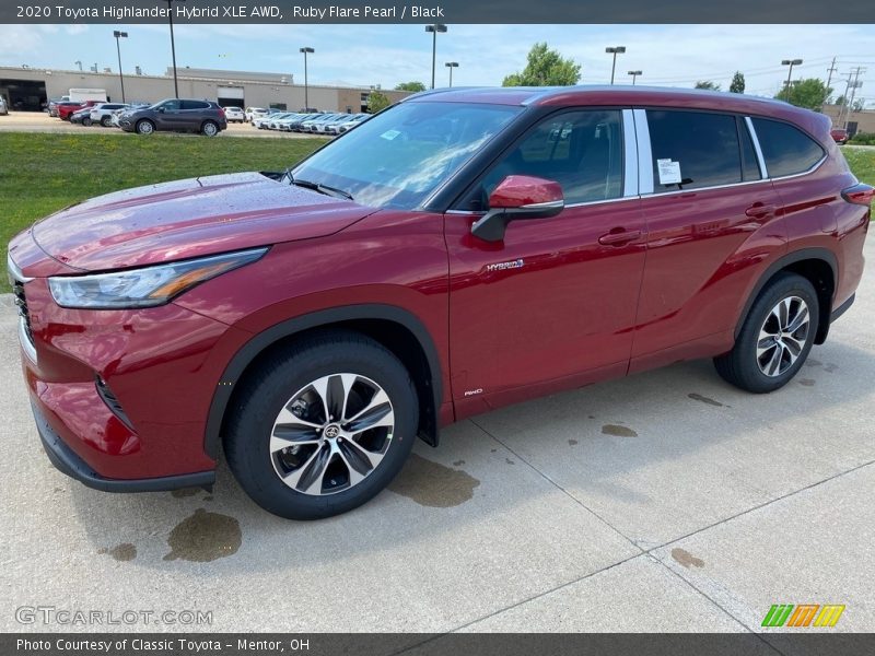 Front 3/4 View of 2020 Highlander Hybrid XLE AWD