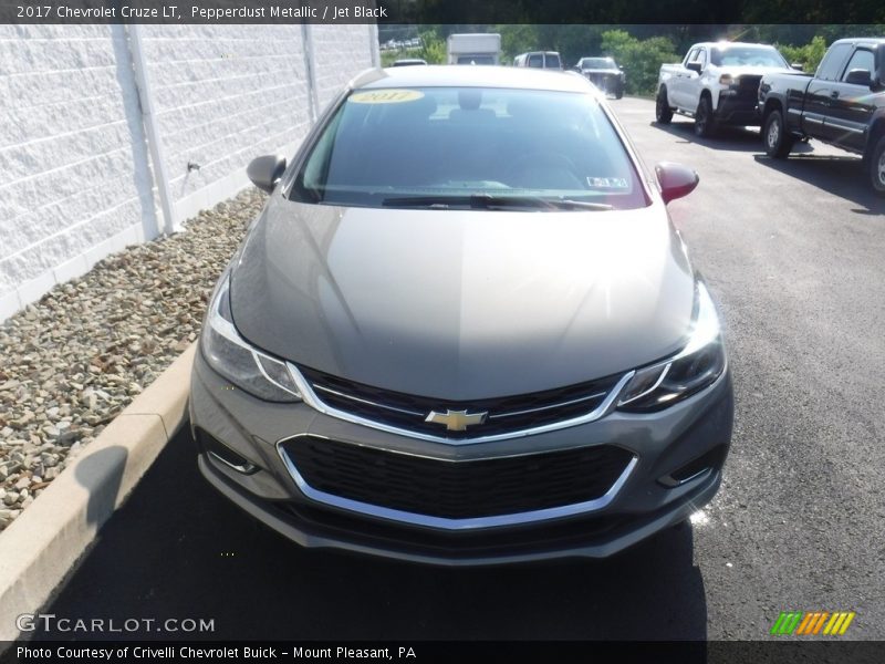 Pepperdust Metallic / Jet Black 2017 Chevrolet Cruze LT