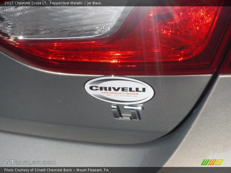 Pepperdust Metallic / Jet Black 2017 Chevrolet Cruze LT