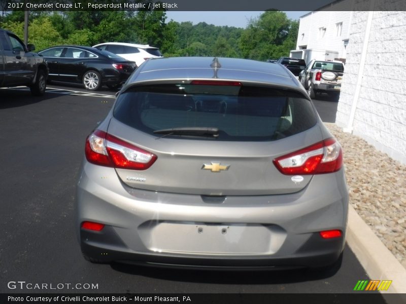 Pepperdust Metallic / Jet Black 2017 Chevrolet Cruze LT