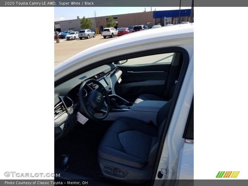 Super White / Black 2020 Toyota Camry LE AWD