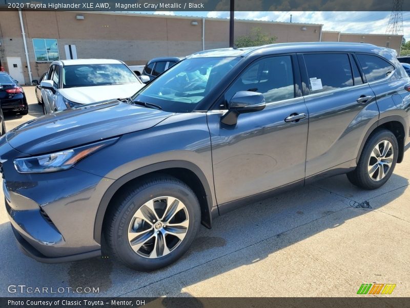 Magnetic Gray Metallic / Black 2020 Toyota Highlander XLE AWD