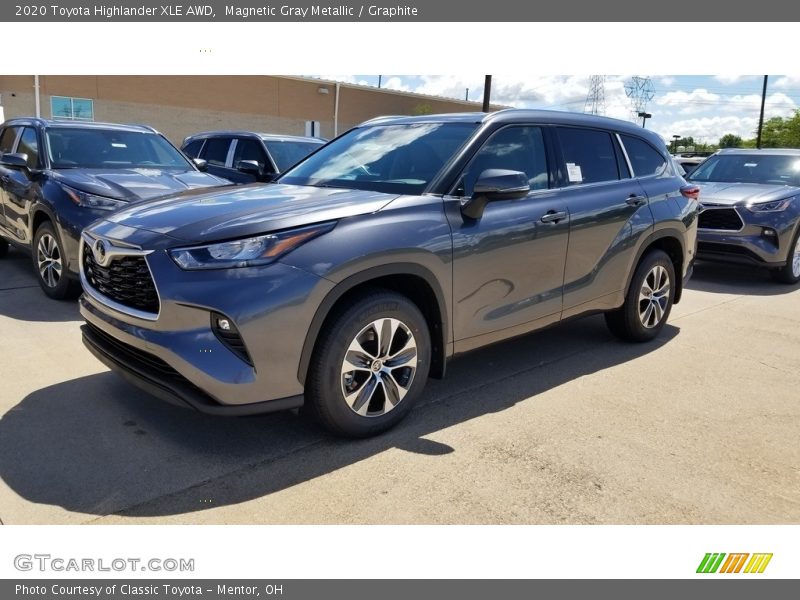 Magnetic Gray Metallic / Graphite 2020 Toyota Highlander XLE AWD