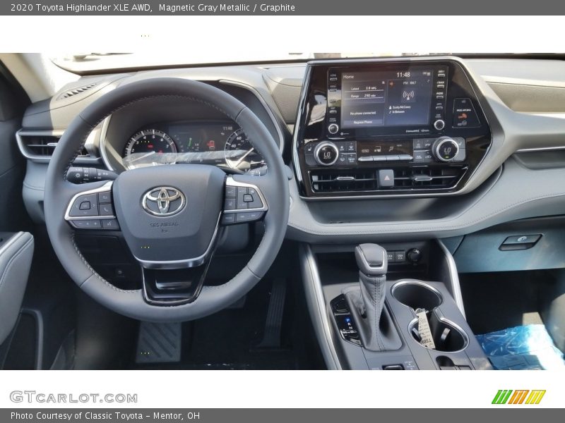 Magnetic Gray Metallic / Graphite 2020 Toyota Highlander XLE AWD