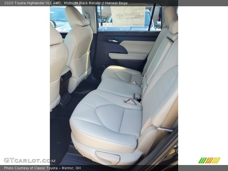 Midnight Black Metallic / Harvest Beige 2020 Toyota Highlander XLE AWD
