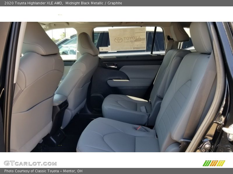 Midnight Black Metallic / Graphite 2020 Toyota Highlander XLE AWD