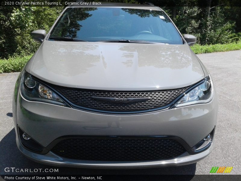 Ceramic Grey / Black 2020 Chrysler Pacifica Touring L