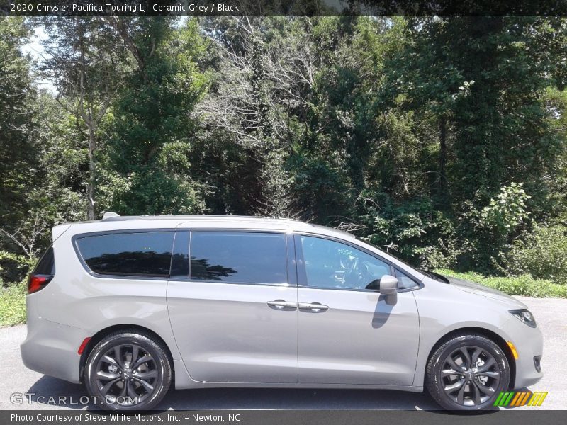 Ceramic Grey / Black 2020 Chrysler Pacifica Touring L