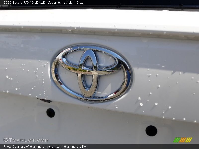 Super White / Light Gray 2020 Toyota RAV4 XLE AWD