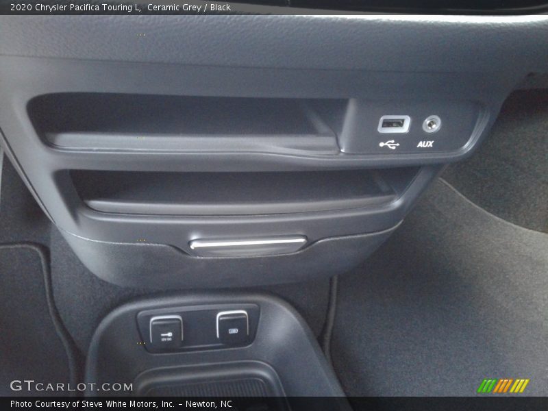 Ceramic Grey / Black 2020 Chrysler Pacifica Touring L