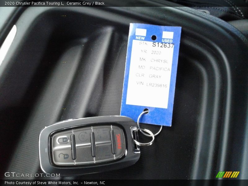 Ceramic Grey / Black 2020 Chrysler Pacifica Touring L