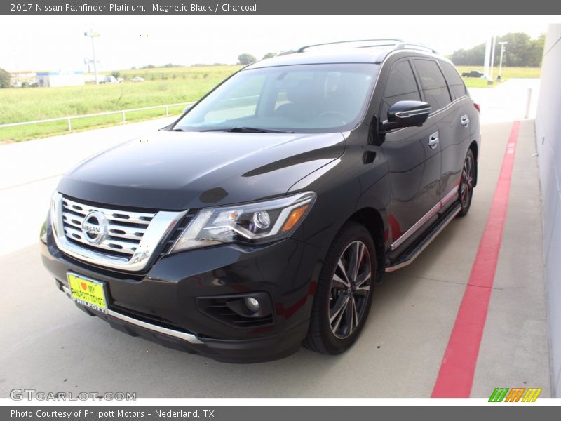 Magnetic Black / Charcoal 2017 Nissan Pathfinder Platinum