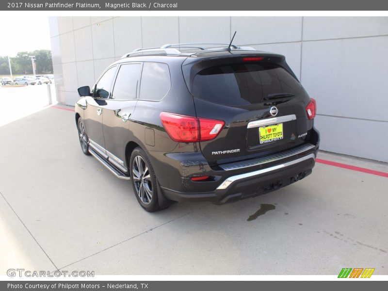Magnetic Black / Charcoal 2017 Nissan Pathfinder Platinum