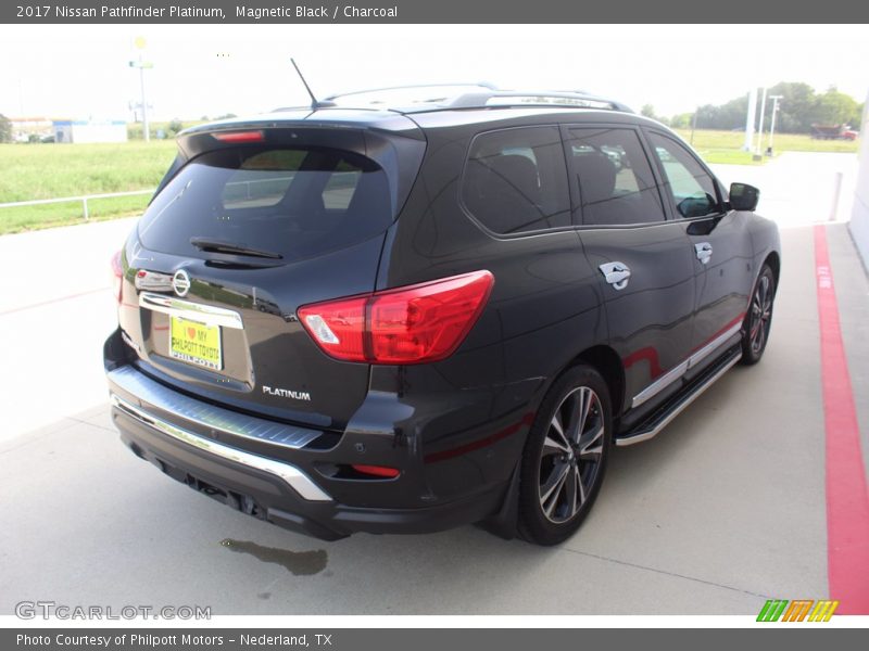 Magnetic Black / Charcoal 2017 Nissan Pathfinder Platinum